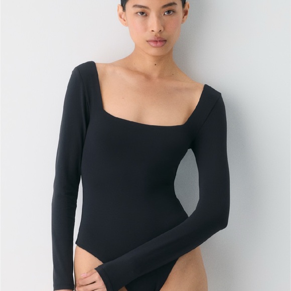 Aritzia Tops - Aritzia Babaton Black Original Contour Squareneck Bodysuit